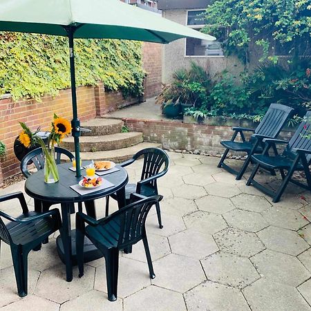 Spacious House, Free Parking & Patio Garden Farnham  Buitenkant foto
