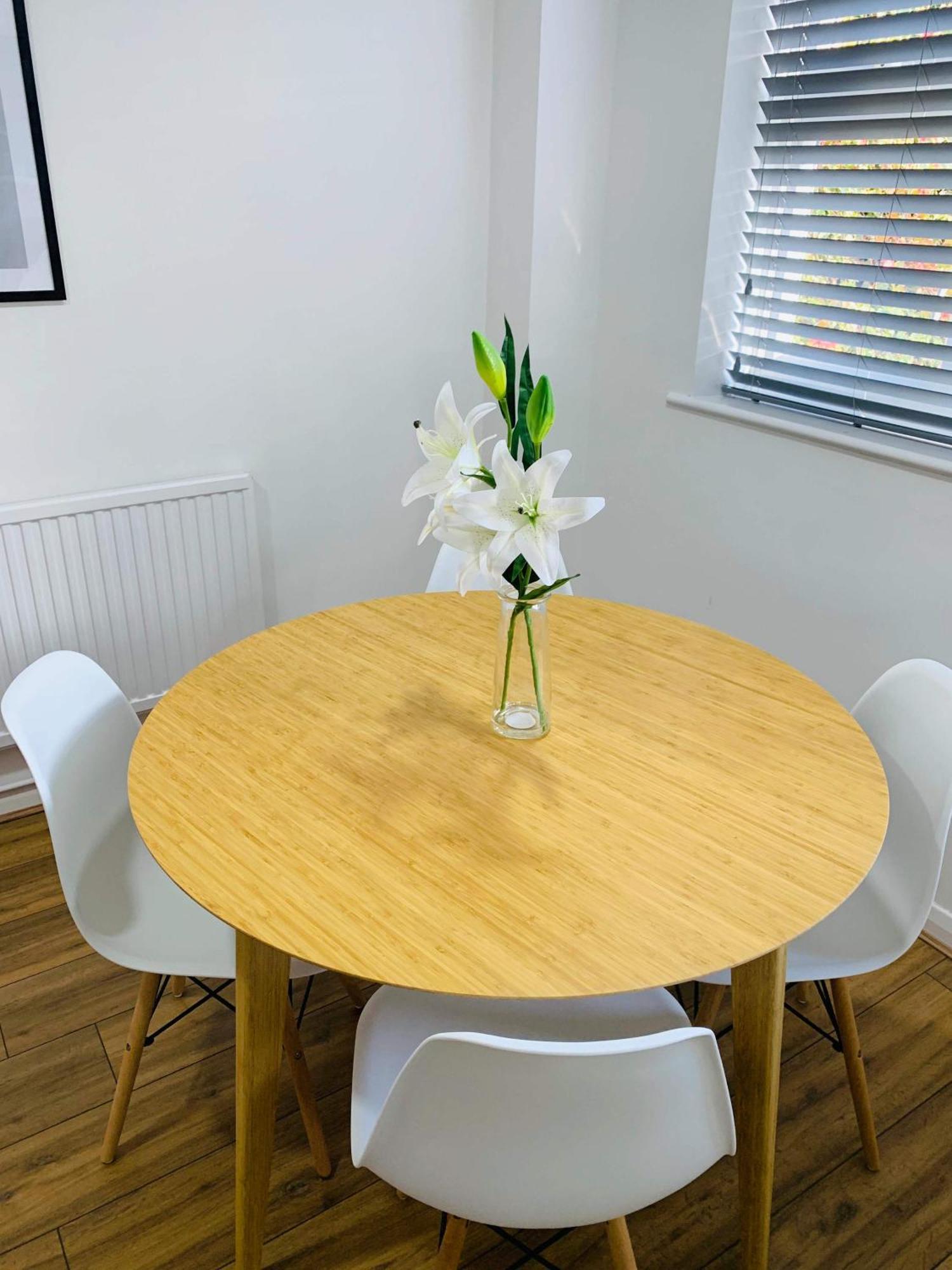 Spacious House, Free Parking & Patio Garden Farnham  Buitenkant foto