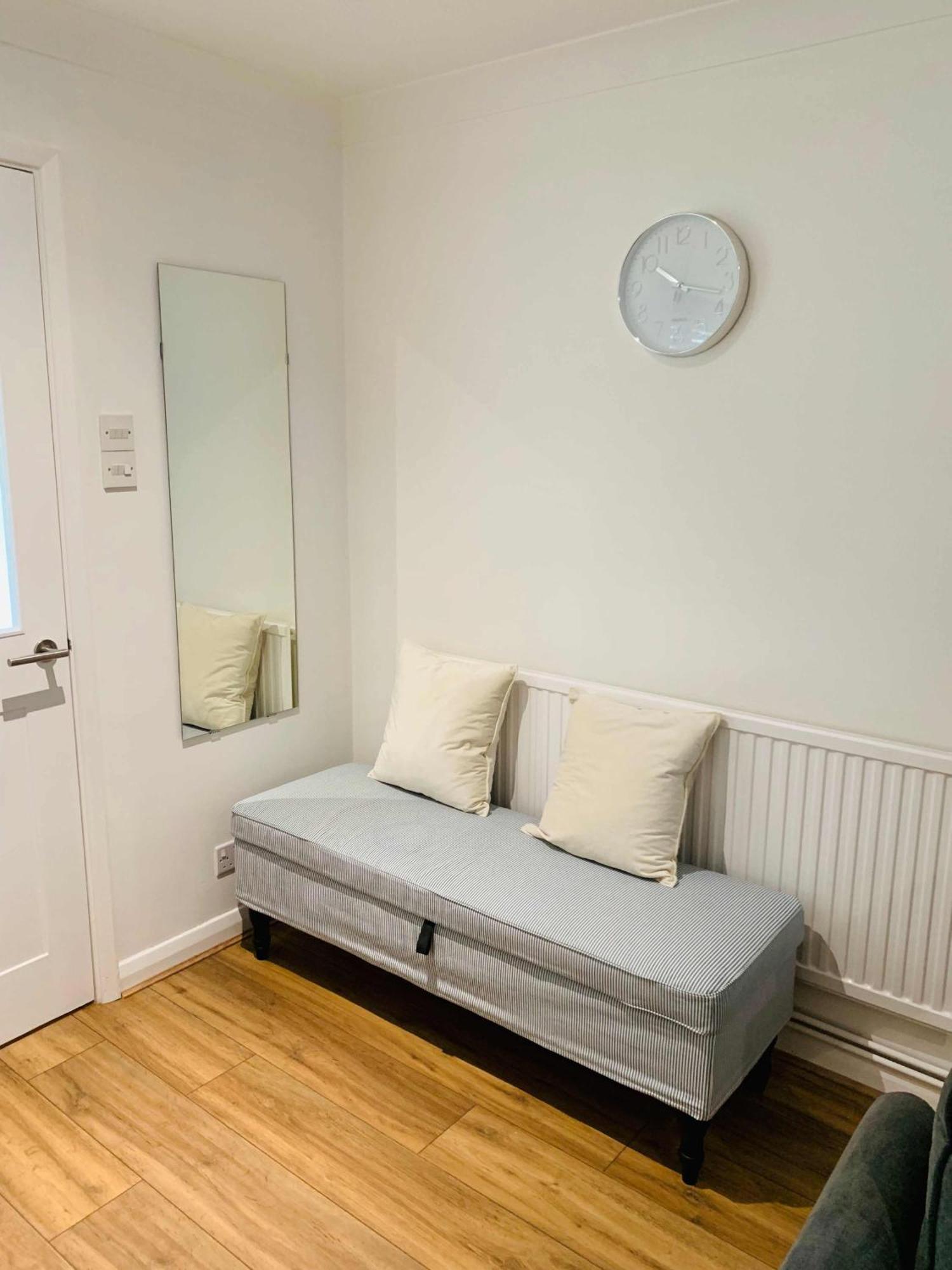 Spacious House, Free Parking & Patio Garden Farnham  Buitenkant foto