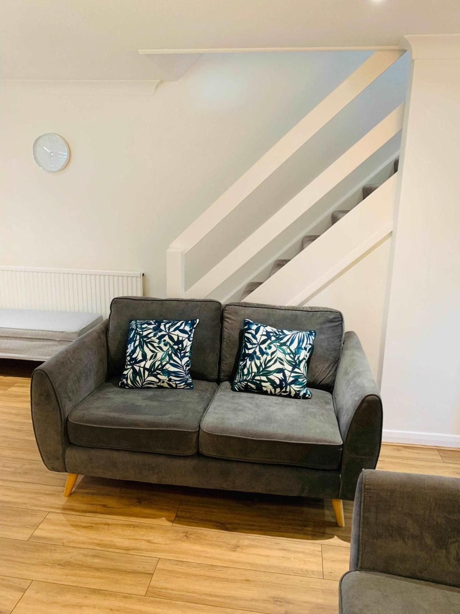 Spacious House, Free Parking & Patio Garden Farnham  Buitenkant foto