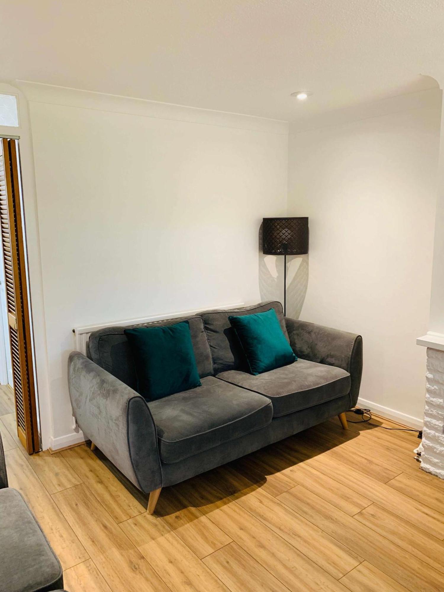 Spacious House, Free Parking & Patio Garden Farnham  Buitenkant foto
