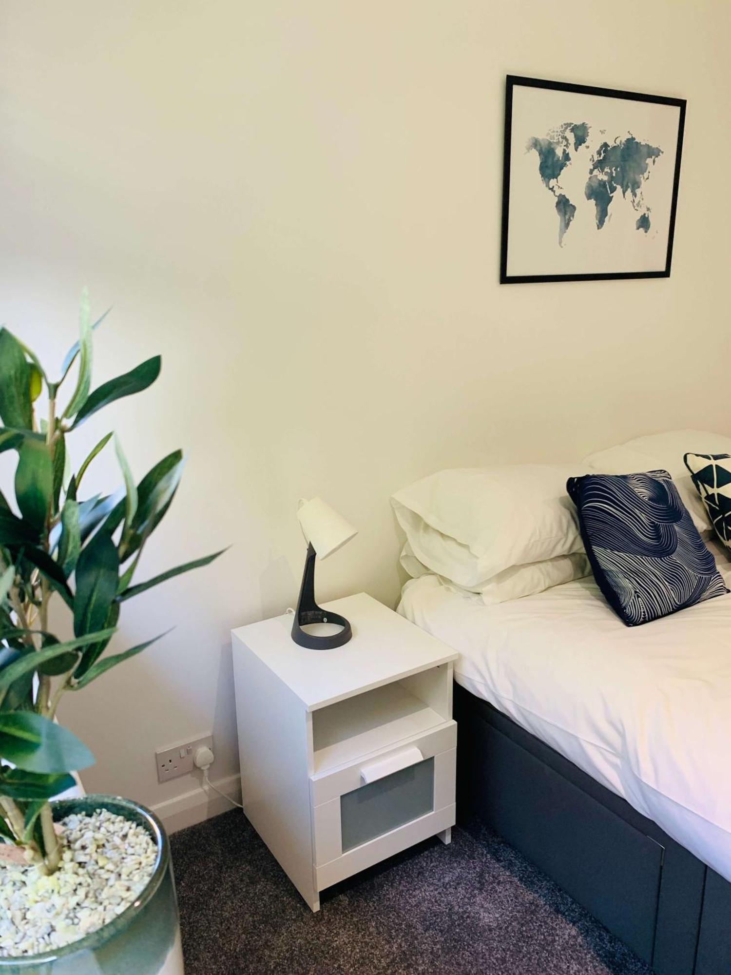 Spacious House, Free Parking & Patio Garden Farnham  Buitenkant foto