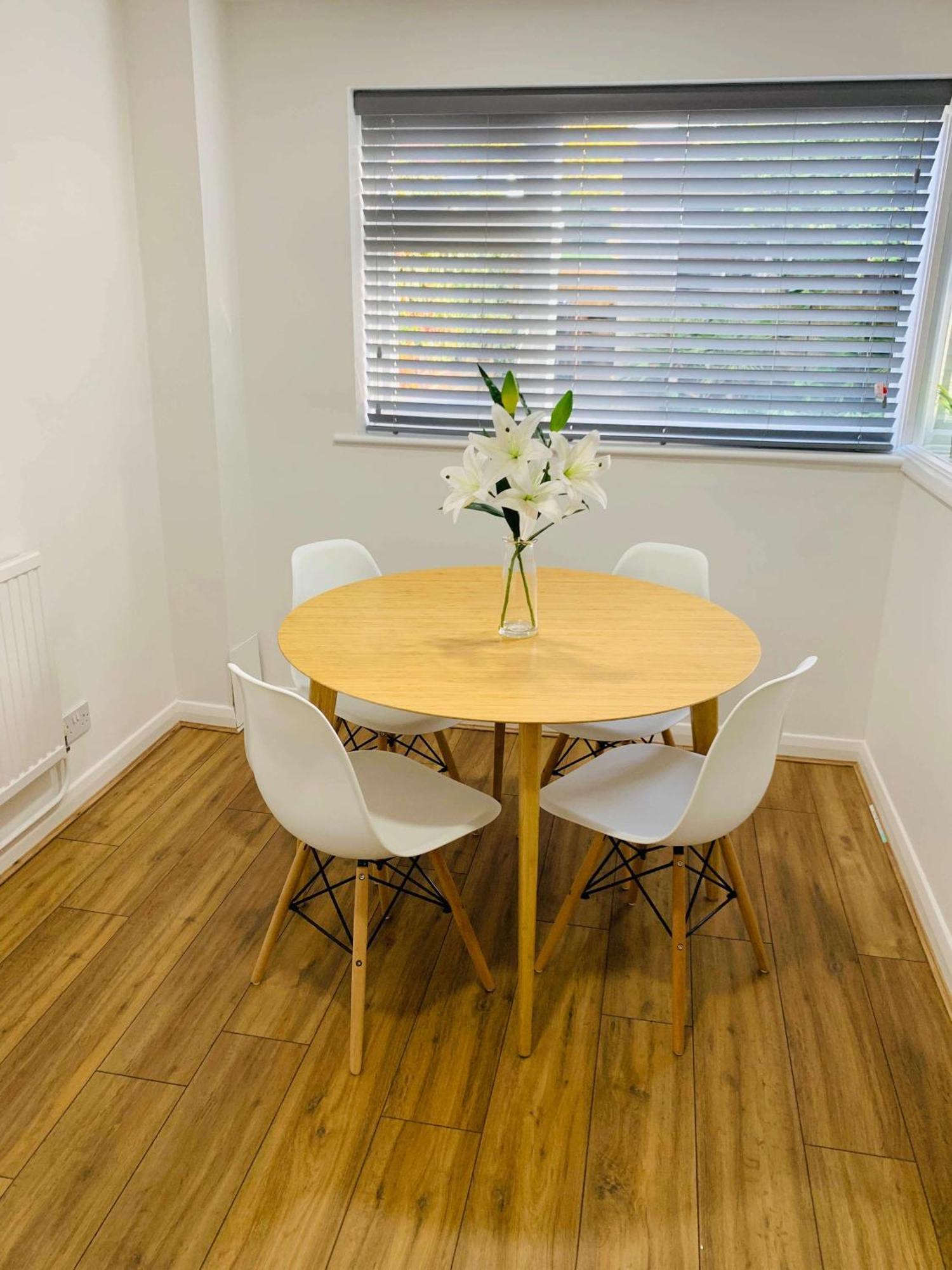 Spacious House, Free Parking & Patio Garden Farnham  Buitenkant foto