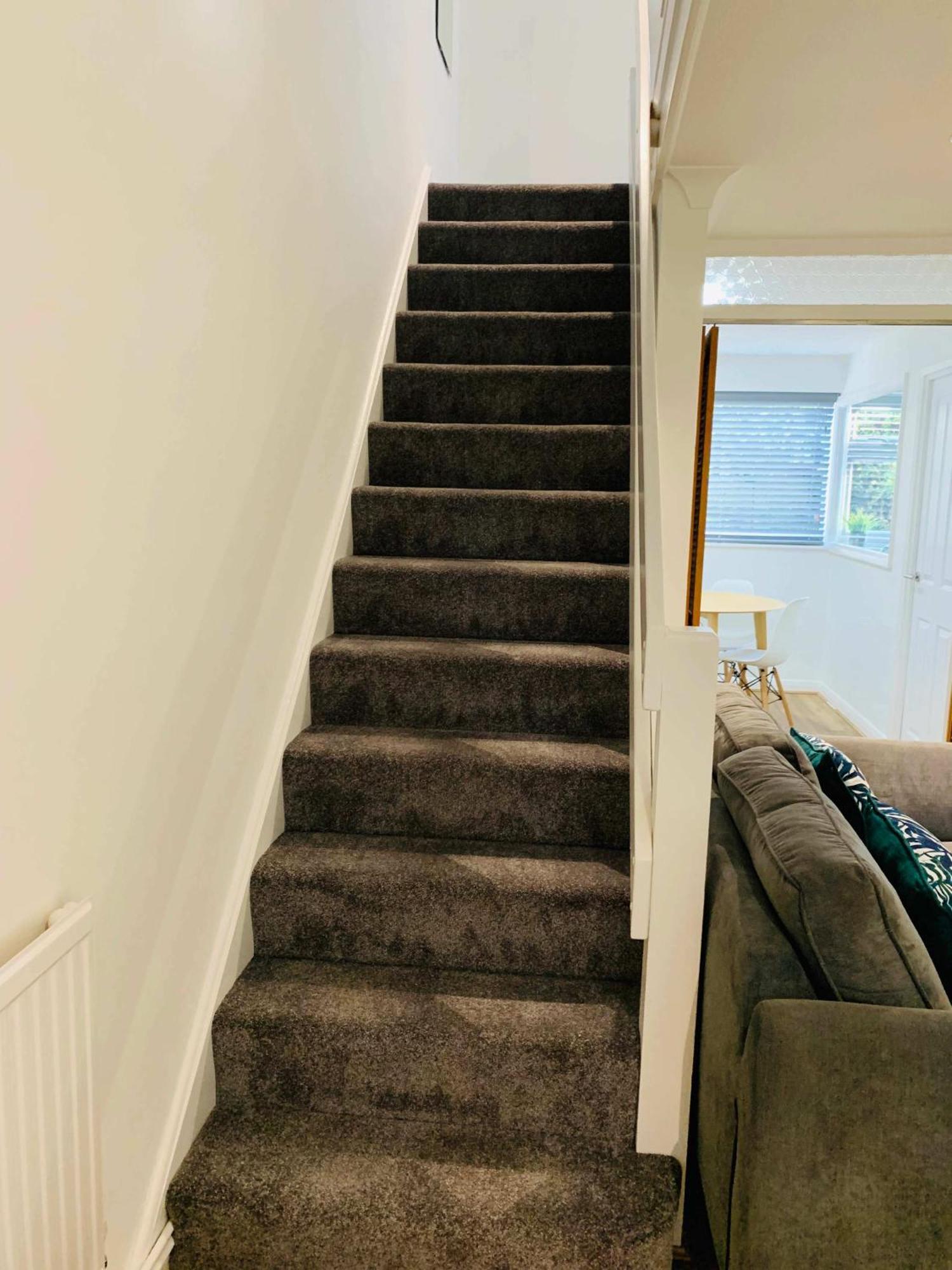 Spacious House, Free Parking & Patio Garden Farnham  Buitenkant foto